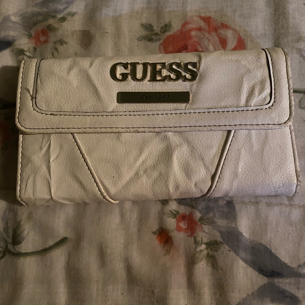 Guess - Picture 1 of 3